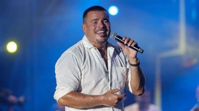 عمرو دياب يشعل حفله في السعودية بعد طرح ألبومه الجديد (فيديو)