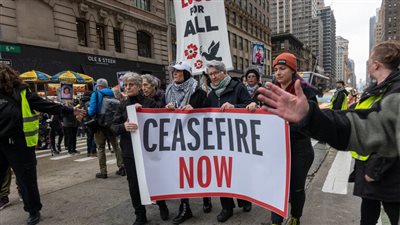 موكب جنائزي رمزي في نيويورك للمطالبة بوقف إطلاق النار في غزة (فيديو)