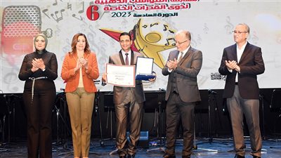 وزيرة الثقافة تسلم جوائز الدورة السادسة لمسابقة المواهب الذهبية لذوى الهمم (صور)