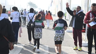 أعلام وتيشيرتات فلسطين تتصدر ماراثون زايد الخيري (صور)