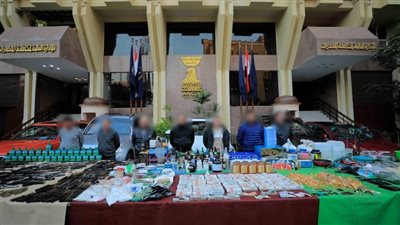 ضبط أخطر تشكيل عصابي لتصنيع المواد المخدرة والأسلحة النارية بقيمة 122 مليون جنيه (صور) 