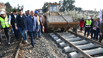 السكة الحديد تنشر صورا لتفقد وزير النقل لمشروع وصلة بطرة بسنديلة (صور)