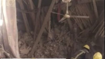 إنقاذ شخص ومحاولة استخراج اثنين آخرين من تحت أنقاض العقار المنهار بالزيتون 