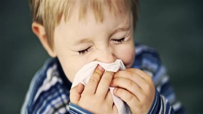 كيف تعتني بطفلك المصاب بالبرد والأنفلونزا 