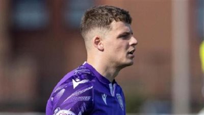 سخروا منه فجاءت عدالة السماء، حارس مرمى يسجل هدفا خياليا عن طريق الصدفة (فيديو)