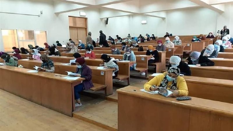 الامتحانات أولوية