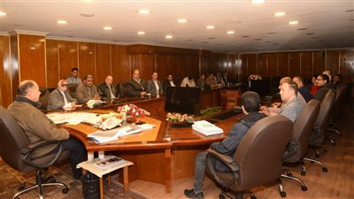 محافظ أسيوط يوجه بتوفير مخبز لأهالي مدينة 30 يونيو واستبدال خزانات مياه العمارات