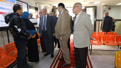 محافظ القاهرة يتفقد المركز التكنولوجي بالزيتون (صور)