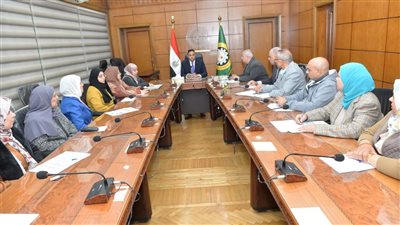 محافظ الدقهلية يجتمع مع ممثلي الجهات المانحة للقروض لإقامة مشروعات 