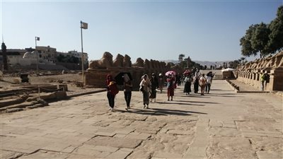 أسامة حسني نجم النادي الأهلي يزور مجموعة معابد الكرنك 