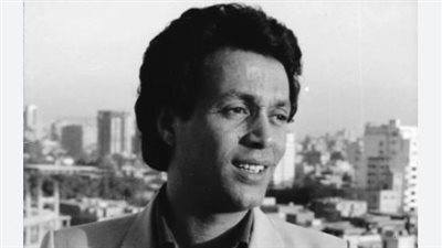 عمر فتحي.. ألفة الجيل وصاحب الصوت المرح.. حقق نجاحًا كبيرًا خلال وقت قياسي.. وخيانة الخادمة أنهت حياته مبكرا.. وهذا هو اسمه الحقيقي 