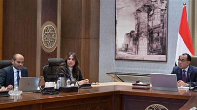 رئيس الوزراء يستعرض استراتيجية تطوير البورصة المصرية