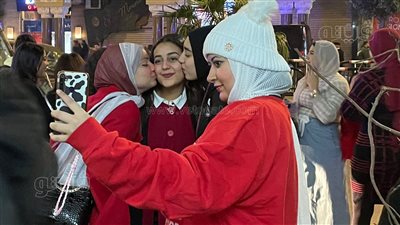 توافد المواطنين على الكوربة للاحتفال بليلة رأس السنة (فيديو وصور) 