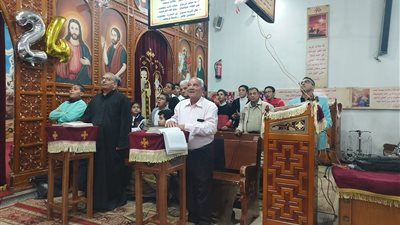 توافد الاقباط على قداس ليلة رأس السنة في قنا (صور)