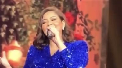 شيرين عبد الوهاب تتألق بالأزرق، وتبدع بـ