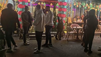 بهجة وزحام من المواطنين في شوارع أسيوط باحتفالات رأس السنة (فيديو وصور)