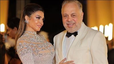 مناوشات روجينا وابنتها لأشرف زكي بسبب تشجيعه الزمالك (فيديو) 