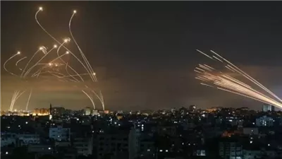 لحظة قصف كتائب القسام لتل أبيب برشقة صاروخية (فيديو)