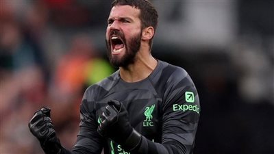 رقم خاص ينتظر أليسون بيكر حارس مرمى ليفربول أمام نيوكاسل يونايتد