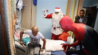 الاحتفال مع أطفال مستشفى علاج الأورام في الأقصر بالعام الجديد (صور)