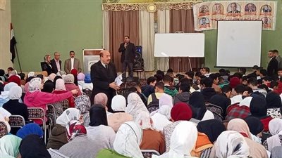 إقبال كثيف من طلاب الشهادة الإعدادية على المراجعات النهائية بأبشواي في الفيوم 