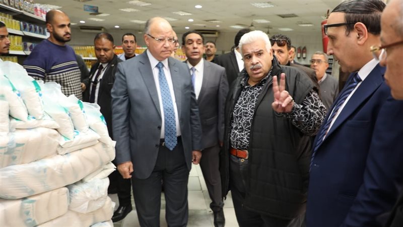 محافظ القاهرة خلال