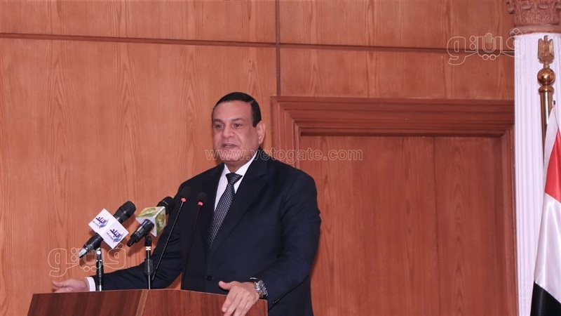 وزير التنمية المحلية،