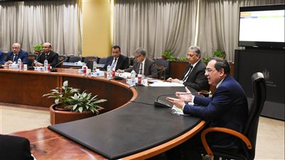 وزير البترول يترأس الاجتماع الثالث لعمليات الإنتاج بالصحراء الشرقية