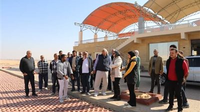 محافظ الوادي الجديد يتابع أعمال التشطيبات بمقر نادي الهجن والفروسية 