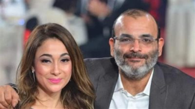 بعد أغنية معرفش حد بالاسم ده، تعليق غاضب من طليقة أيمن بهجت قمر 