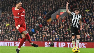 إيزاك يسجل هدف التعادل لنيوكاسل أمام ليفربول (صور)