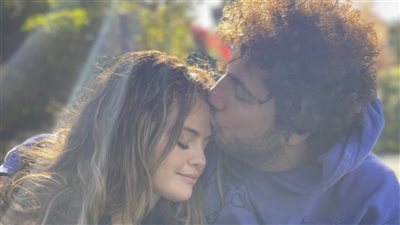 سيلينا جوميز تنشر صورة رومانسية مع حبيبها 