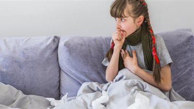 تعرف على الأعراض الشائعة للالتهاب الرئوي لدى البالغين والأطفال