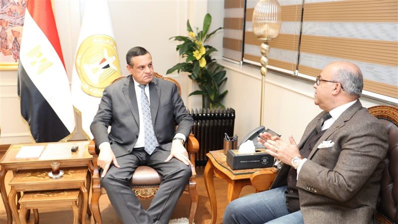 وزير التنمية المحلية،
