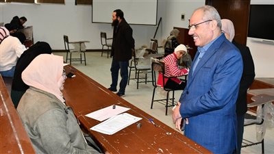 44 ألفا و213 طالبا يؤدون الامتحانات بـ18 كلية بجامعة قناة السويس (صور) 