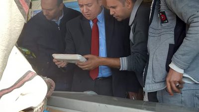 تحرير 8 محاضر إشغالات وإنذار 16 محلا لتوفيق أوضاعها بمركز الفرافرة بالوادي الجديد