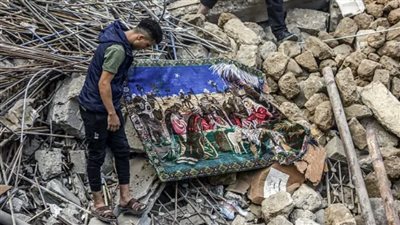 شاعر فلسطيني يطالب الإعلام بتوفير متخصصين للحديث عن الحياة في غزة 