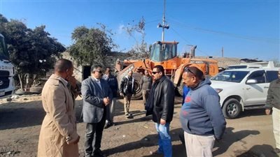 رئيس مركز ومدينة المنيا يتابع سير العمل بالقطاعات الخدمية المختلفة