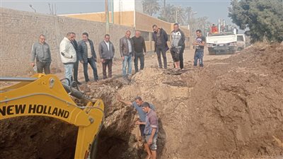 إصلاح كسر مفاجئ بخط مياه الشرب في قرية اللشت بالعياط