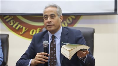 وزارة العمل في 7 أيام.. تطبيق الحد الأدنى لأجور القطاع الخاص.. توفير فرص عمل للشباب.. والاستعداد لإطلاق مشروع «مهني» للتدريب والتوظيف 