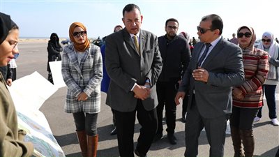 عرض تصميمات طلاب العمارة بجامعة المنصورة الجديدة على لجنة التحكيم 