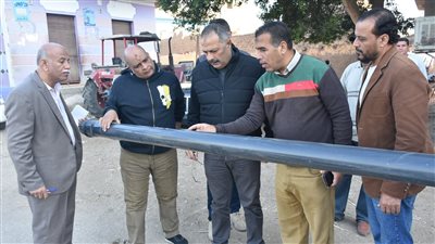رئيس مياه الأقصر يتابع أعمال تغيير خطوط المياه بشبكة الرياينة 
