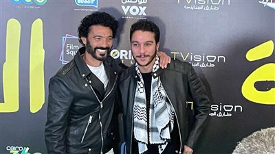 خالد النبوي يساند نجله في العرض الخاص لفيلم الحريفة (صور)