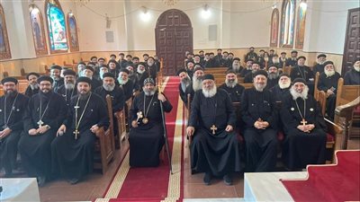 الأنبا نوفير يترأس اجتماع كهنة شبين القناطر