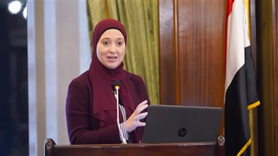 مساعدة وزيرة التخطيط للتنمية المستدامة تستعرض تقريرًا حول التنمية المستدامة بالوزارة