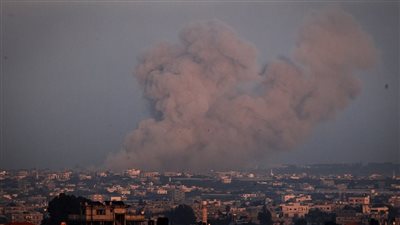 16 شهيدا في قصف إسرائيلي على مدرسة في مخيم المغازي ومنزل بخان يونس