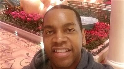 يشتري منزلا جميلا بسبب 