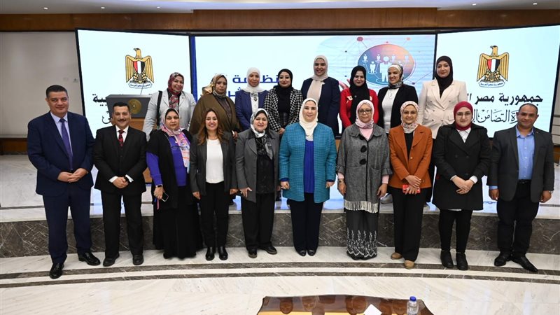وزيرةالتضامن مع قيادات