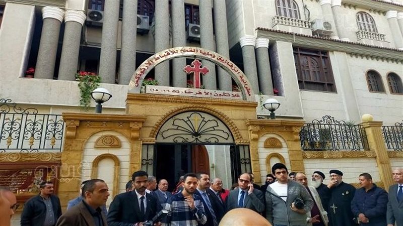 محافظ الشرقية يزوركنائس