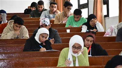 16 كلية ومعهد يؤدون الامتحانات بجامعة قناة السويس (صور) 